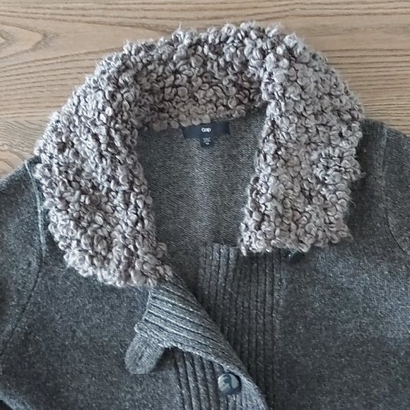 Gap sweater - Picture 2 of 4